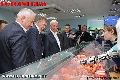 Николай Азаров отведал кировоградской колбасы (фото)